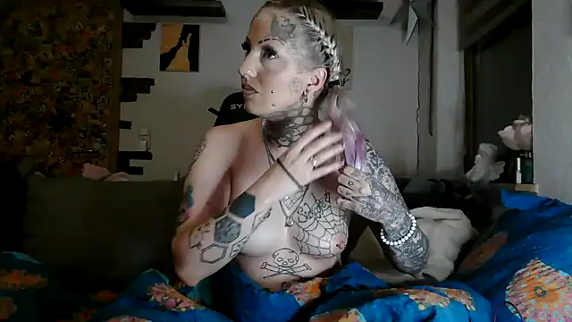 Snapshot of RoxxyInk chatting on June 2026 09:28:02 PM RoxxyInk online show from June 2026 09:28:02 PM