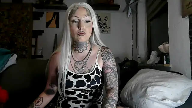 Snapshot of RoxxyInk chatting on July 2026 10:31:02 PM RoxxyInk online show from July 2026 10:31:02 PM