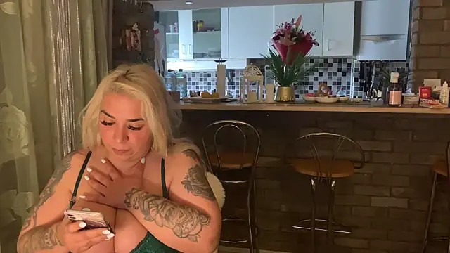 Snapshot of Monageil chatting on March 2025 12:13:01 PM Monageil online show from March 2025 12:13:01 PM