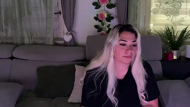 Snapshot of Monageil chatting on October 2025 09:26:01 AM Monageil online show from October 2025 09:26:01 AM