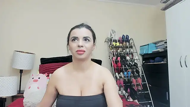 Snapshot of juliahayessxx chatting on February 2025 08:45:01 PM juliahayessxx online show from February 2025 08:45:01 PM