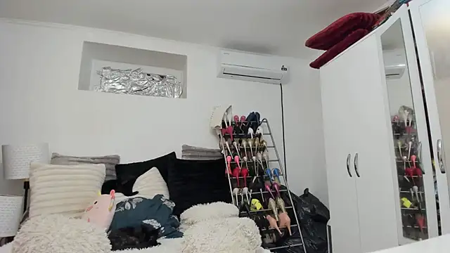 Snapshot of juliahayessxx chatting on October 2025 07:35:02 PM juliahayessxx online show from October 2025 07:35:02 PM