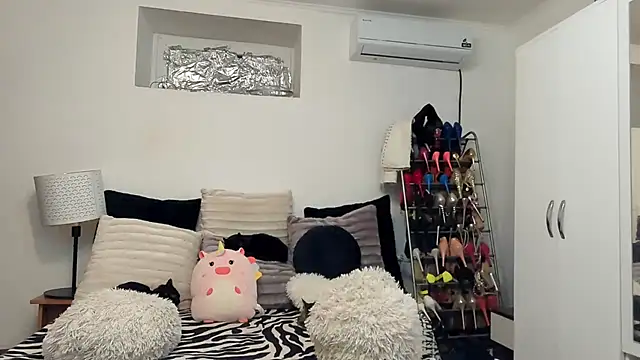 Snapshot of juliahayessxx chatting on December 2025 06:47:02 PM juliahayessxx online show from December 2025 06:47:02 PM