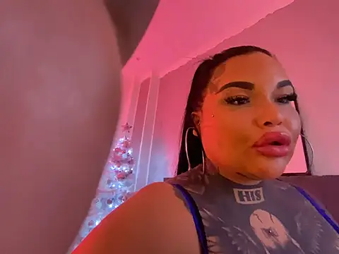 Snapshot of _MelinaCurves_ chatting on December 2024 10:10:02 PM  MelinaCurves  online show from December 2024 10:10:02 PM