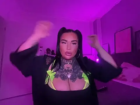 Snapshot of _MelinaCurves_ chatting on January 2025 06:59:01 PM  MelinaCurves  online show from January 2025 06:59:01 PM