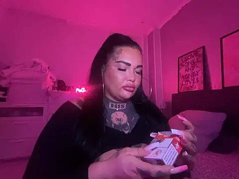 Snapshot of _MelinaCurves_ chatting on February 2025 11:24:01 PM  MelinaCurves  online show from February 2025 11:24:01 PM