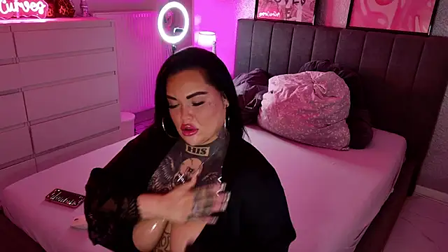 Snapshot of _MelinaCurves_ chatting on March 2025 11:00:02 PM  MelinaCurves  online show from March 2025 11:00:02 PM