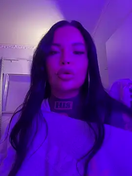 Snapshot of _MelinaCurves_ chatting on September 2025 09:14:02 PM  MelinaCurves  online show from September 2025 09:14:02 PM