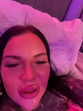 Snapshot of _MelinaCurves_ chatting on September 2025 07:57:02 PM  MelinaCurves  online show from September 2025 07:57:02 PM