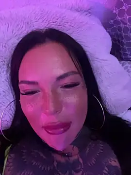 Snapshot of _MelinaCurves_ chatting on September 2025 12:27:01 AM  MelinaCurves  online show from September 2025 12:27:01 AM