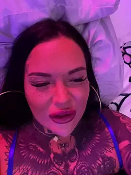 Snapshot of _MelinaCurves_ chatting on September 2025 08:47:02 PM  MelinaCurves  online show from September 2025 08:47:02 PM