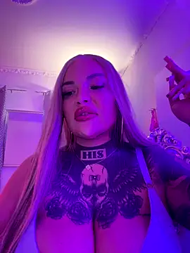 Snapshot of _MelinaCurves_ chatting on October 2025 08:37:02 PM  MelinaCurves  online show from October 2025 08:37:02 PM