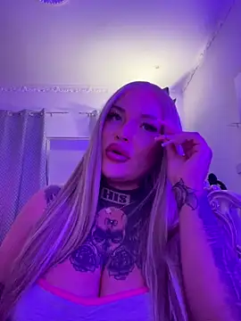 Snapshot of _MelinaCurves_ chatting on October 2025 10:06:02 PM  MelinaCurves  online show from October 2025 10:06:02 PM