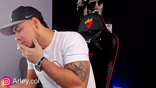 Snapshot of Dimitri_Colleman chatting on December 2024 04:23:01 PM Dimitri Colleman online show from December 2024 04:23:01 PM