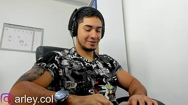 Snapshot of Dimitri_Colleman chatting on December 2024 07:54:02 AM Dimitri Colleman online show from December 2024 07:54:02 AM