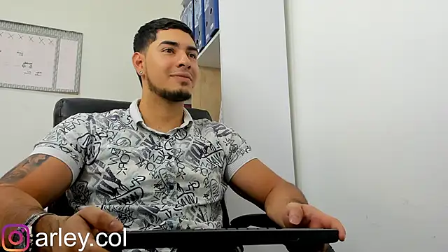 Snapshot of Dimitri_Colleman chatting on December 2024 09:44:01 PM Dimitri Colleman online show from December 2024 09:44:01 PM