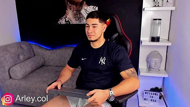 Snapshot of Dimitri_Colleman chatting on December 2024 05:05:02 AM Dimitri Colleman online show from December 2024 05:05:02 AM