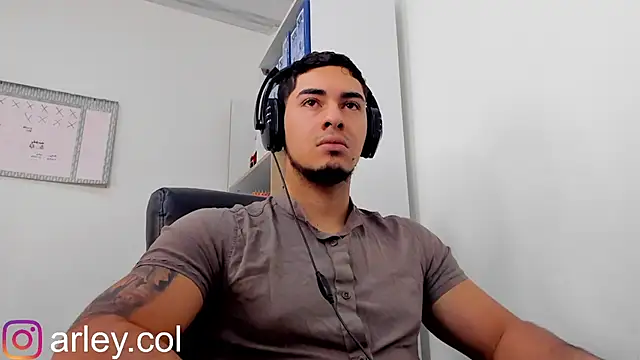 Snapshot of Dimitri_Colleman chatting on December 2024 05:34:01 AM Dimitri Colleman online show from December 2024 05:34:01 AM