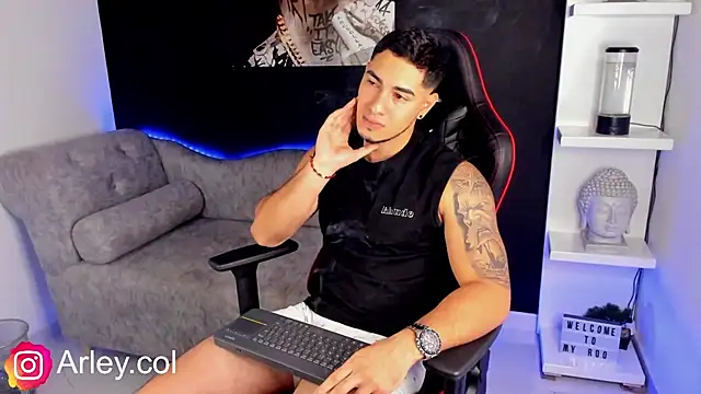 Snapshot of Dimitri_Colleman chatting on December 2024 03:23:02 AM Dimitri Colleman online show from December 2024 03:23:02 AM