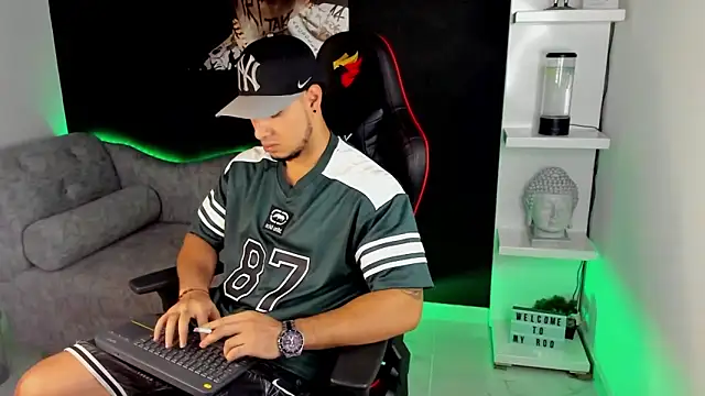 Snapshot of Dimitri_Colleman chatting on January 2025 11:27:01 PM Dimitri Colleman online show from January 2025 11:27:01 PM