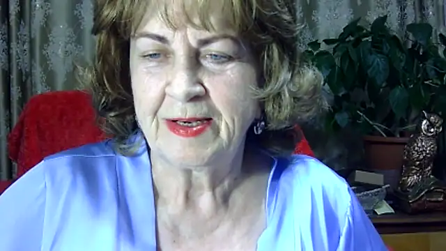 Emma52610 online show from April 2026 04:47:02 PM