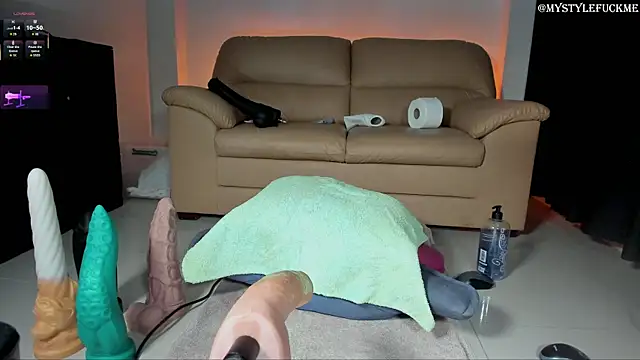 Snapshot of Th3Qu33n0fBigg3st chatting on November 2025 10:55:02 PM Th3Qu33n0fBigg3st online show from November 2025 10:55:02 PM