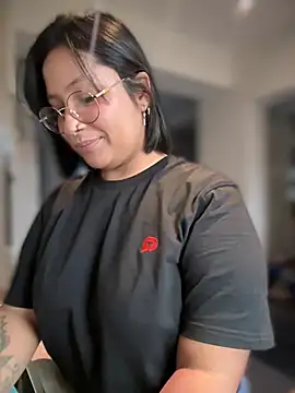 Snapshot of DannaaMeliza chatting on December 2024 11:45:01 AM DannaaMeliza online show from December 2024 11:45:01 AM