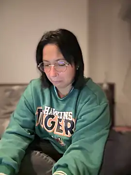 Snapshot of DannaaMeliza chatting on December 2024 10:26:02 AM DannaaMeliza online show from December 2024 10:26:02 AM