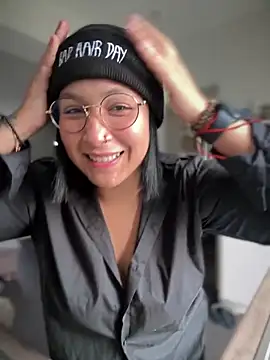 Snapshot of DannaaMeliza chatting on January 2025 10:05:01 AM DannaaMeliza online show from January 2025 10:05:01 AM