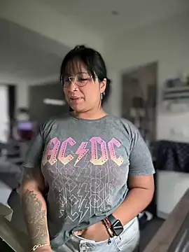 Snapshot of DannaaMeliza chatting on January 2025 10:53:02 AM DannaaMeliza online show from January 2025 10:53:02 AM