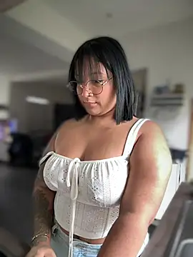 Snapshot of DannaaMeliza chatting on January 2025 10:43:01 AM DannaaMeliza online show from January 2025 10:43:01 AM