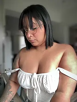 Snapshot of DannaaMeliza chatting on January 2025 01:46:01 PM DannaaMeliza online show from January 2025 01:46:01 PM