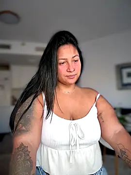 Snapshot of DannaaMeliza chatting on November 2025 09:37:02 AM DannaaMeliza online show from November 2025 09:37:02 AM