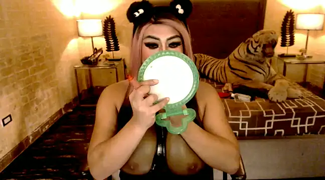 Snapshot of LavictoriaFox chatting on January 2025 10:40:01 AM LavictoriaFox online show from January 2025 10:40:01 AM