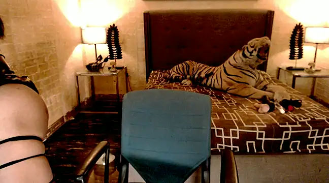 Snapshot of LavictoriaFox chatting on February 2025 06:12:01 PM LavictoriaFox online show from February 2025 06:12:01 PM