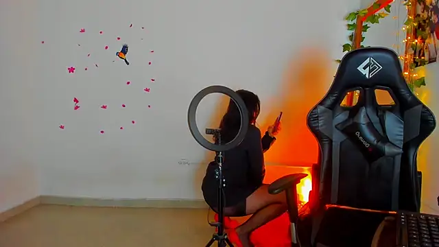 Susan Foxx online show from November 2025 07:08:02 PM