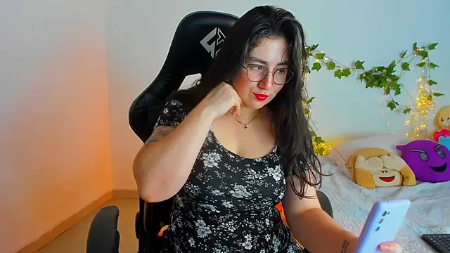 Susan Foxx online show from April 2026 06:03:01 PM