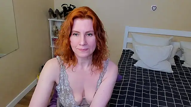 FoxySophia online show from November 2025 01:05:02 AM