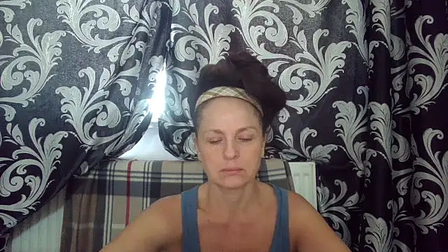 Snapshot of LindaStarS chatting on June 2026 04:50:01 AM LindaStarS online show from June 2026 04:50:01 AM