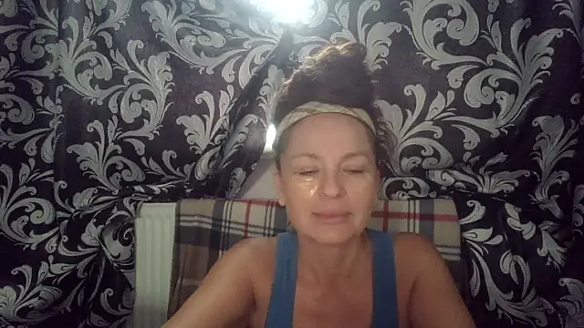 Snapshot of LindaStarS chatting on July 2026 04:06:02 AM LindaStarS online show from July 2026 04:06:02 AM