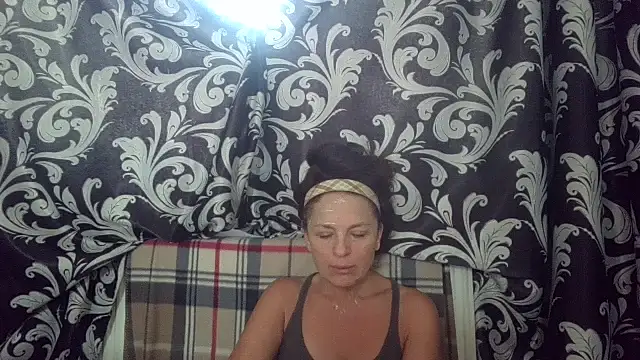 Snapshot of LindaStarS chatting on July 2026 04:19:02 AM LindaStarS online show from July 2026 04:19:02 AM