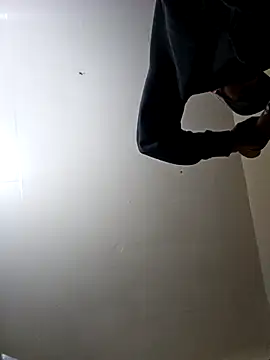 Snapshot of UncutHammer69 chatting on December 2025 05:35:02 AM UncutHammer69 online show from December 2025 05:35:02 AM