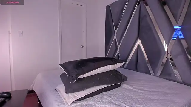 moonsweet1 online show from September 2025 05:48:01 PM