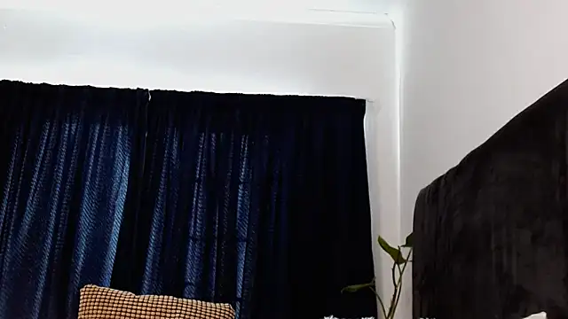 Snapshot of SoftRosee chatting on April 2026 05:55:01 AM SoftRosee online show from April 2026 05:55:01 AM