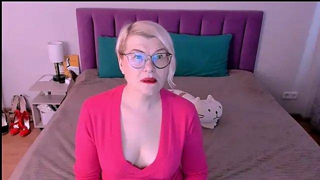 Snapshot of sabrinamacmarren chatting on October 2025 01:17:01 PM sabrinamacmarren online show from October 2025 01:17:01 PM