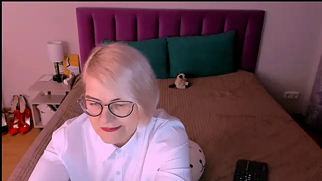 Snapshot of sabrinamacmarren chatting on October 2025 03:38:02 PM sabrinamacmarren online show from October 2025 03:38:02 PM