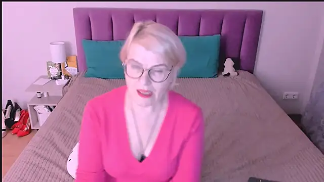 Snapshot of sabrinamacmarren chatting on November 2025 03:03:02 PM sabrinamacmarren online show from November 2025 03:03:02 PM