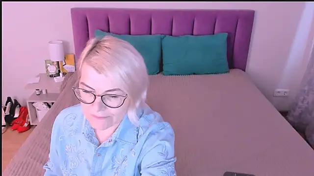 Snapshot of sabrinamacmarren chatting on November 2025 01:13:01 PM sabrinamacmarren online show from November 2025 01:13:01 PM