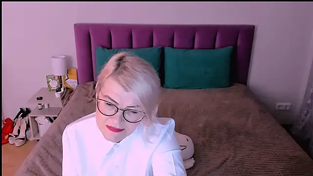 Snapshot of sabrinamacmarren chatting on November 2025 02:28:01 PM sabrinamacmarren online show from November 2025 02:28:01 PM