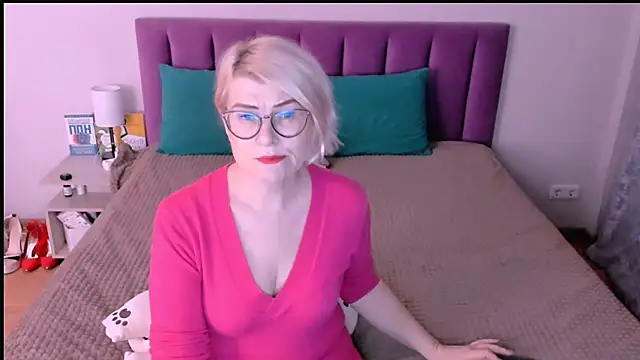 Snapshot of sabrinamacmarren chatting on November 2025 03:22:02 PM sabrinamacmarren online show from November 2025 03:22:02 PM